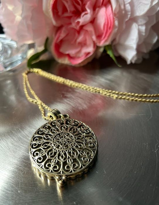 Necklace Gold Pendent